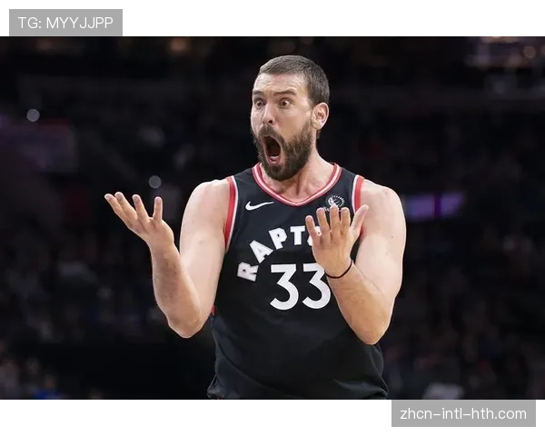 镜头下的康涅狄格太阳老将，在训练馆独自加练四十五度角传球